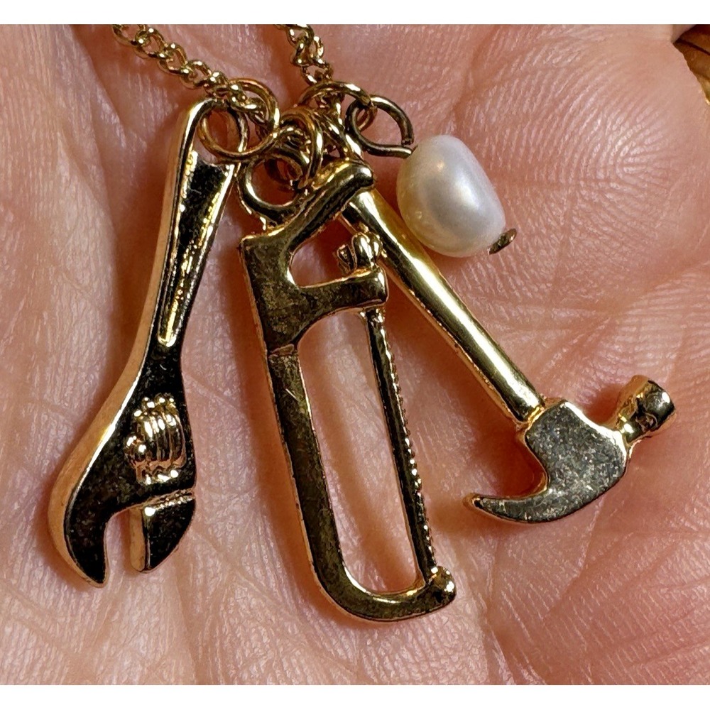 Gold Tone Tool Charm Necklace Wrench Hammer Hacksaw Pearl‎ 17 Inch Novelty - Picture 6 of 6